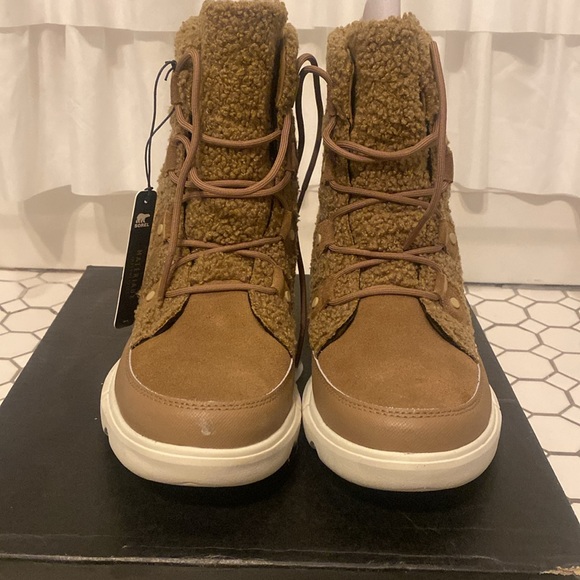Sorel boots - Picture 3 of 10